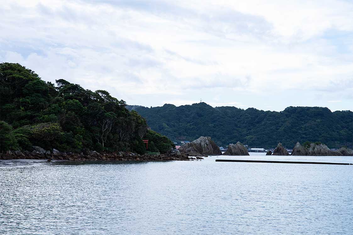 和歌山 橋杭岩 朝日を撮りに串本町へ 天気が悪くてもいい写真が撮れるスポット あまぼしすずめは働かない