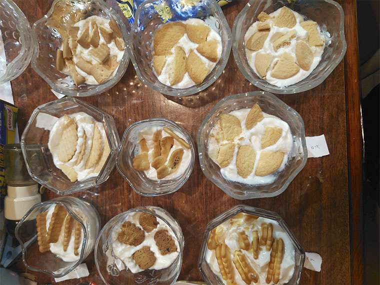 ヨーグルトとビスケット