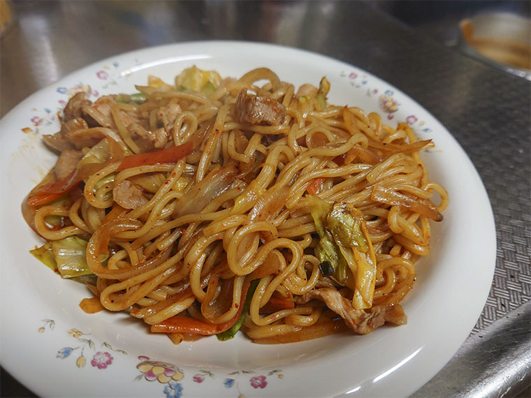 辛辛魚の残り汁で焼きそば