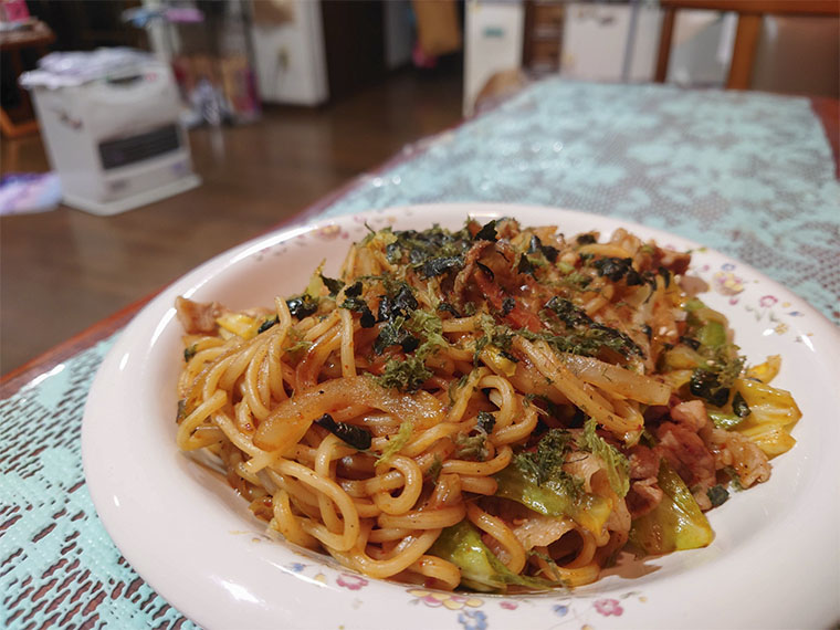 辛辛魚の残り汁で焼きそば