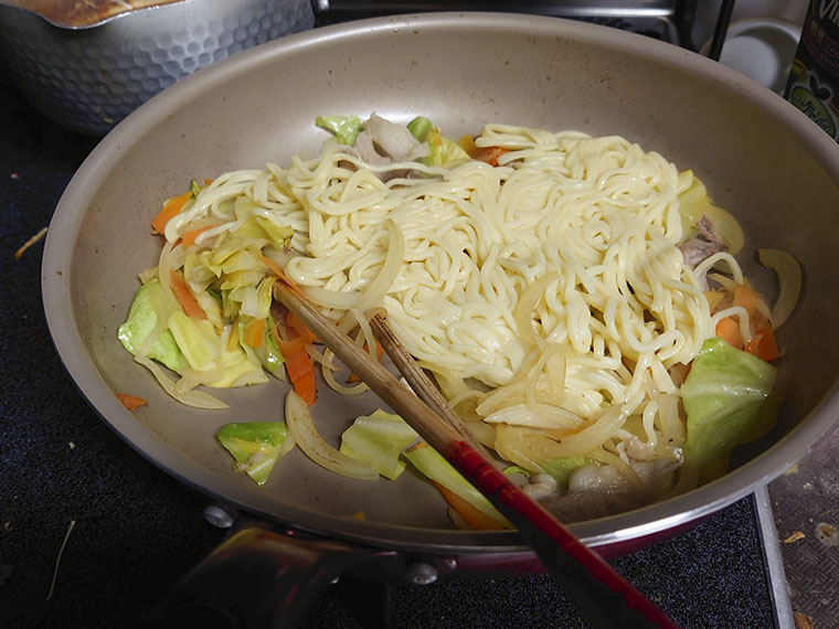 辛辛魚の残り汁で焼きそば