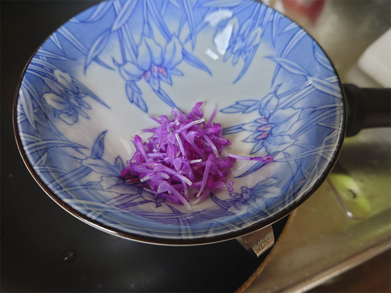 ホトケノザを食べる