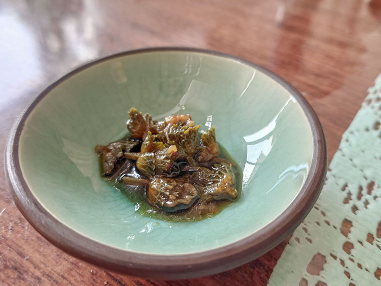 ホトケノザを食べる